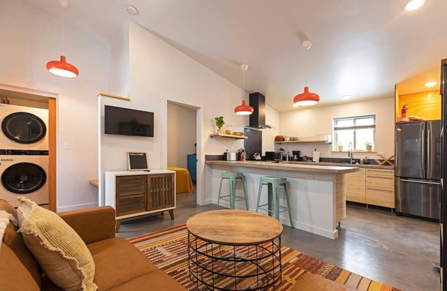 Modern, Eco-Friendly Home - Walking distance to Downtown Missoula & St. Pats Hospital