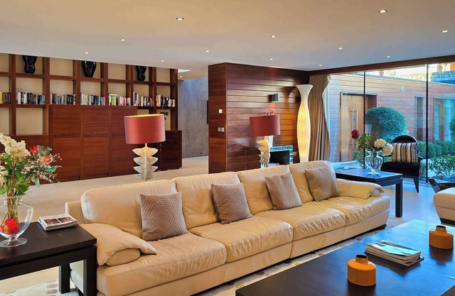 Modern Elegance, steps from the Aviva, with Games Room