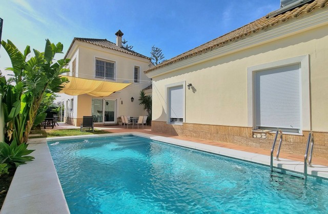 MODERN CHALET WITH POOL NEAR THE BEACH 12 PERSONS