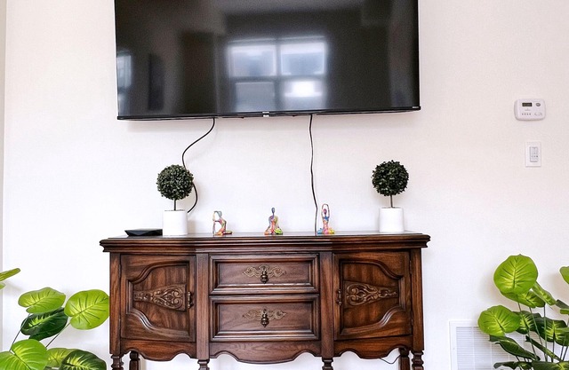 Modern Family Friendly Convenient in Richmond Hill