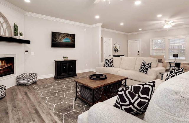 Modern Farmhouse - 2 Minute Bike to Slaughter Pen Trailhead - Downtown Bentonville