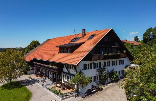 Modern farmhouse for 10 people
