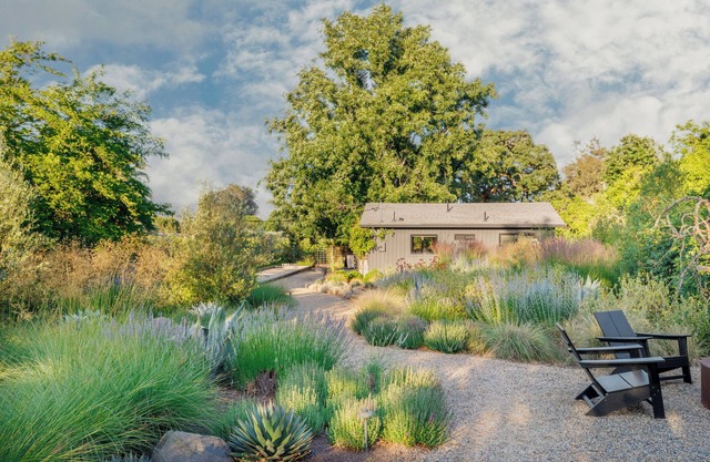 Modern Farmhouse on Vineyard w/Deck, Bocce & Wine Country Views