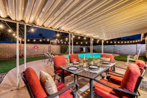 Modern Farmhouse With Free Heated Pool & Fast Wifi