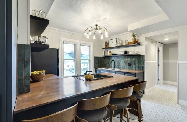 Modern, fully equipped, and newly renovated apartment in the center of Northeast Minneapolis
