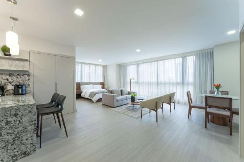 Modern Furnished Studio Facing Green Spaces in Panama City