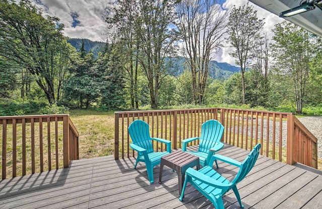 Modern Gold Bar Vacation Rental w/Mountain View