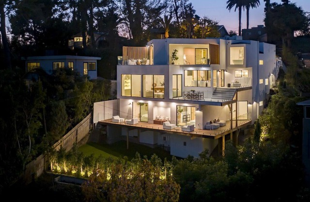 MODERN HOLLYWOOD HILLS MANSION | 5 BEDROOMS | VIEWS | BRAND NEW