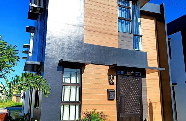 Modern Home in Lakeshore Estate with High Speed Internet @300mbps