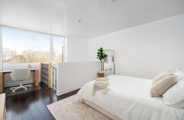Modern Home in Notre-Dame-de-Grâce. 5min Walk from Royal Victoria Hospital