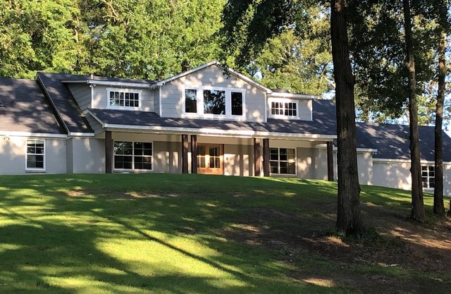 Modern Home Luxury on a Country Lake Setting Minutes from Jackson
