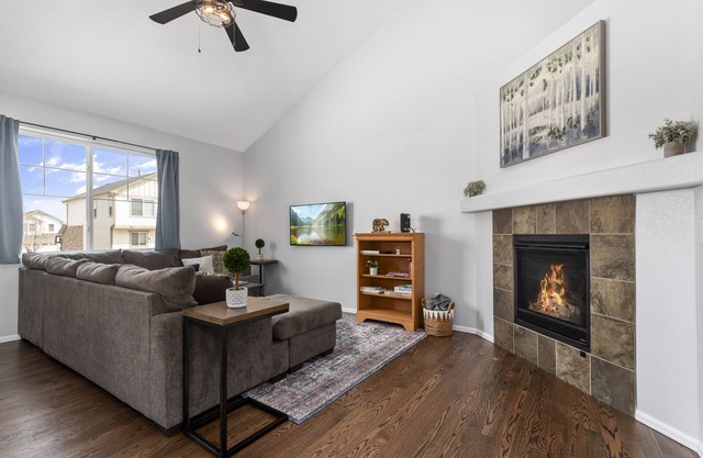 Modern Home w/2 Private Suites & Family-Friendly Amenities - 15 Mins to DIA