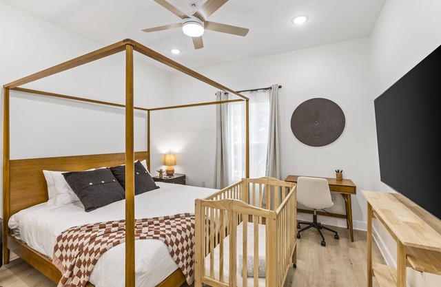 Modern Home-Walk to Beach-Cowboy Pool-Dog Friendly