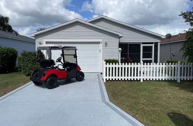 Modern Home with Golf Cart, Enclosed Lanai & Close to Lake Sumter Landing