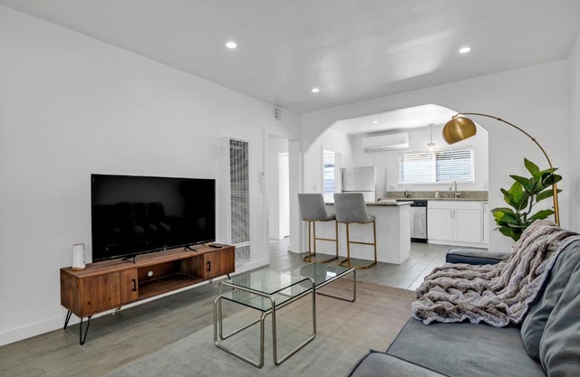 Modern House Central Location