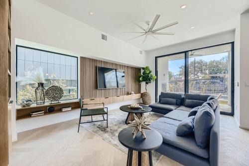 Modern House Downtown View with Pool & Hot Tub