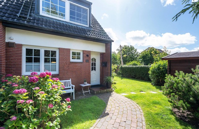 Modern house for 6 pers. with terrace, parking space, WLAN, pets allowed.