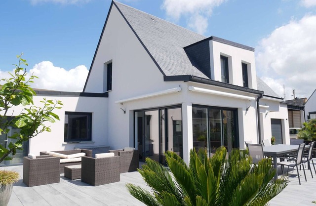 Modern house in Étel, 4 beds, private garden, Wifi, pets allowed