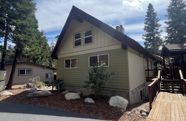 Modern House Ski Lease or short term, New Hot Tub&Gas Insert, by Nordic Center