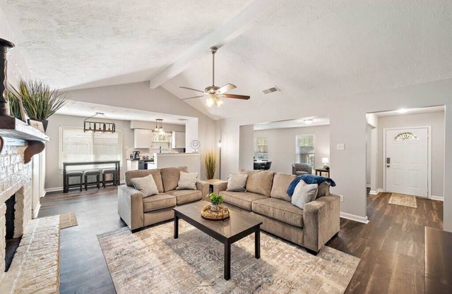 Modern Houston Haven: Home | Large Yard | Patio