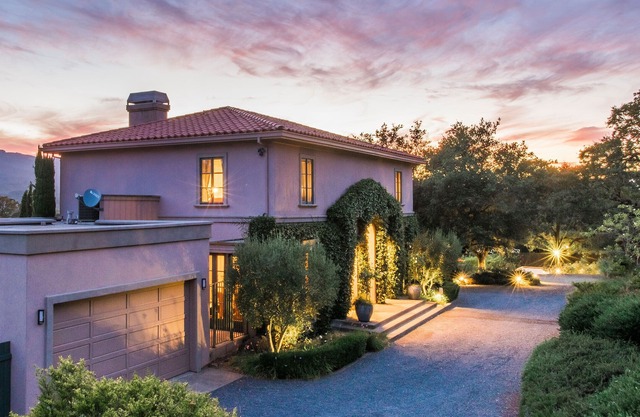 Modern Italian Villa surrounded by Vineyards and Gardens, w/ Pool & Heated Spa