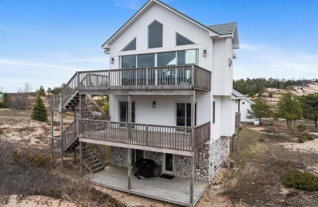 Modern Lake Michigan Retreat! Stunning Views & Cozy Fireplace in Sturgeon Bay