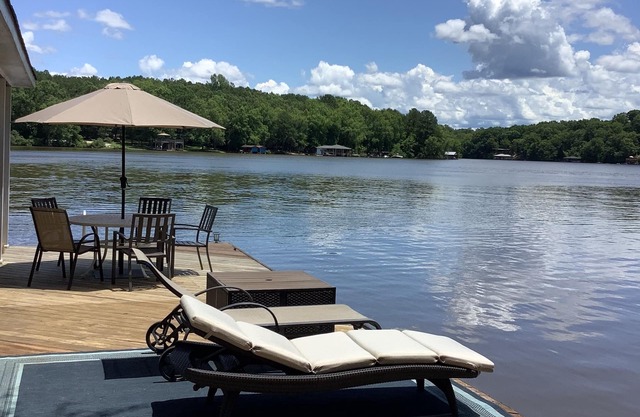 Modern Lakefront House w/Private Dock & Kayaks.nHigh Speed Internet