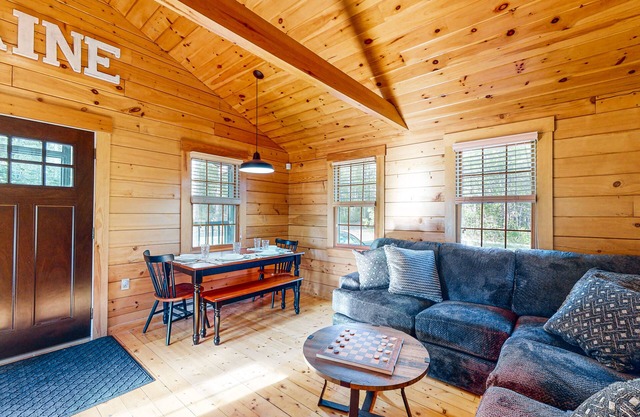 Modern log cabin with patio, grill, and washer/dryer