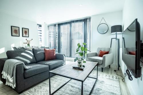 Modern Luxe 1 & 2 Bed Apts near Granby Plaza by Sojo Stay