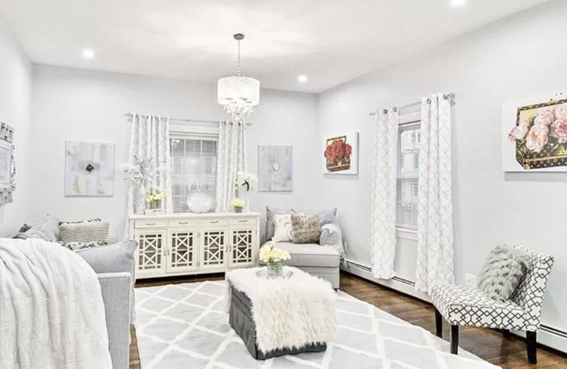 MODERN LUXE 3BEDROOMS/2BATHROOMS/4BEDS/PARKING -FIRST FLOOR APARTMENT