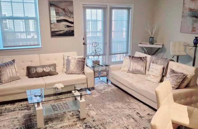 Modern & Luxurious 3 Bdrm 2.5 Bath Townhome