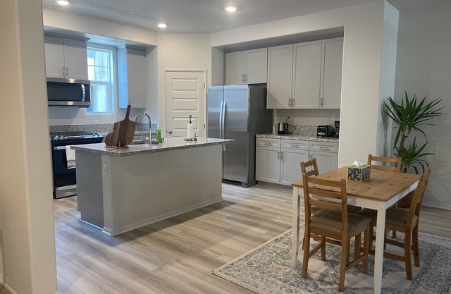 Modern Luxury 3BR Townhouse in the Center of Temecula