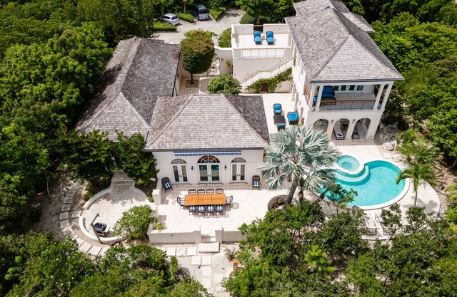 Modern Luxury/Beachfront Villa/Snorkel & Kayak Right off your Beach