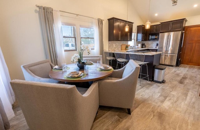 Modern Luxury Bungalow steps from DT Activities