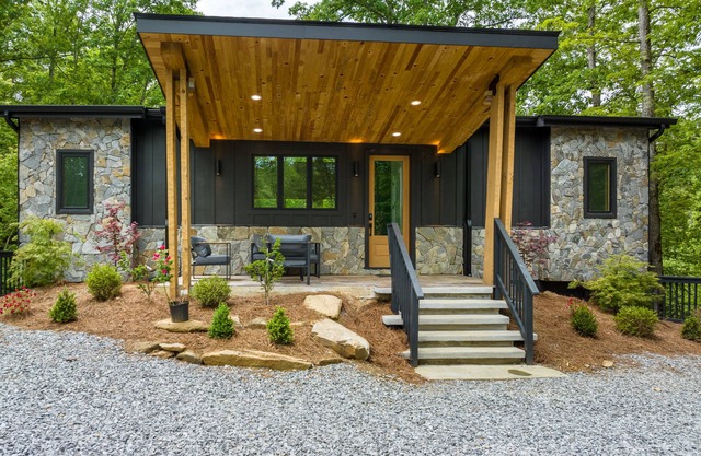 Modern luxury creekside retreat