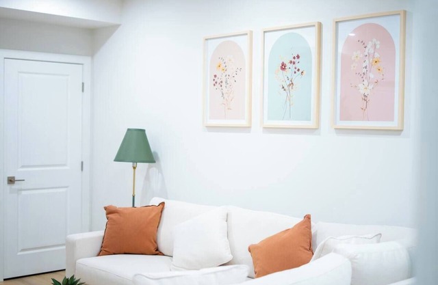 Modern Luxury Stay – Airport, Banff/Rockies Route