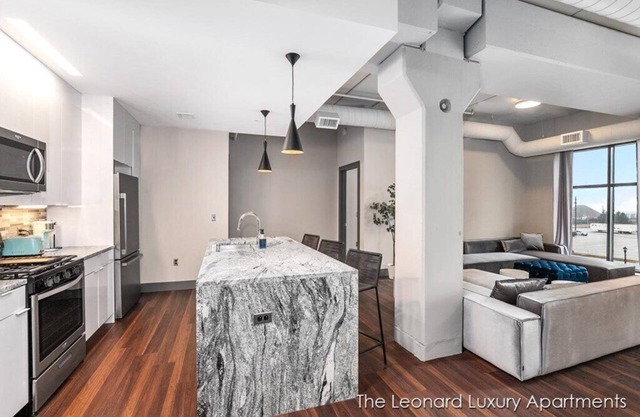 Modern Luxury with 2 King Beds & Water Views - Leonard Building