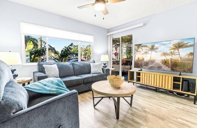 🌴 Modern Monthly Beach Getaway – Just 2 Minutes from the Sand w/Pool & Tennis 🌊