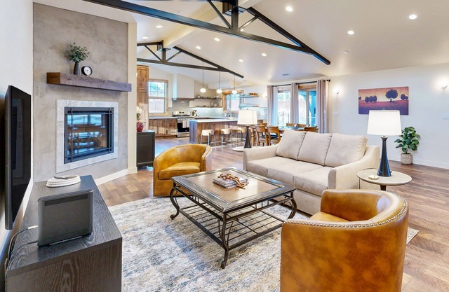 Modern mountain-view home with fireplace, streaming, valley views, washer/dryer