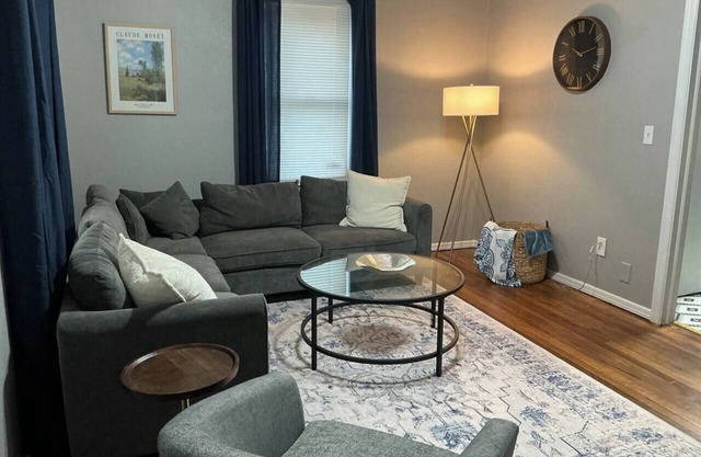 Modern Nest-Cozy 2 Bedroom, Modern Nest-Contemporary 2 Bedroom