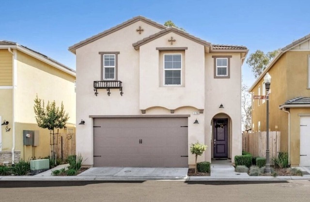 Modern Oasis Getaway in Clovis , CA