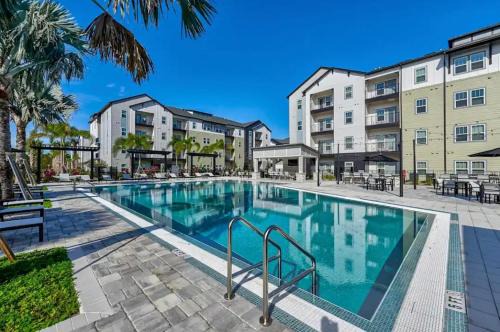 Modern Oasis with King Bed, Fireworks View, 10 Minutes to Disney