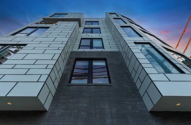 Modern One Bedroom w Roof Acess