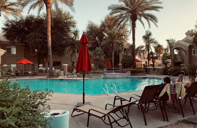 Modern Paradise Valley Condo - 2 Bedrooms, Great Location
