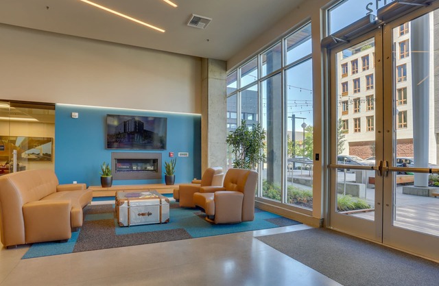 Modern Q21 Condo with Unbeatable Location - Pedestrian Paradise