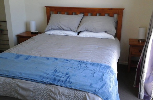 Modern relaxing beachside studio, put your feet up and feel at home