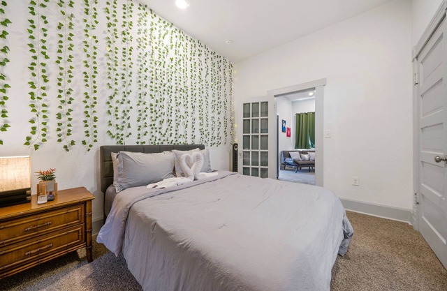 Modern Retreat l 30+ Day Stay Med Center & Airport