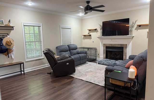 Modern Retreat w Level 2 EV Charger + Peloton