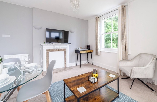 Modern Serene 1 BDR Apt in Ealing Broadway