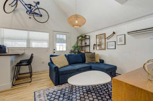 Modern Slate Stylish Loft w Private Balcony